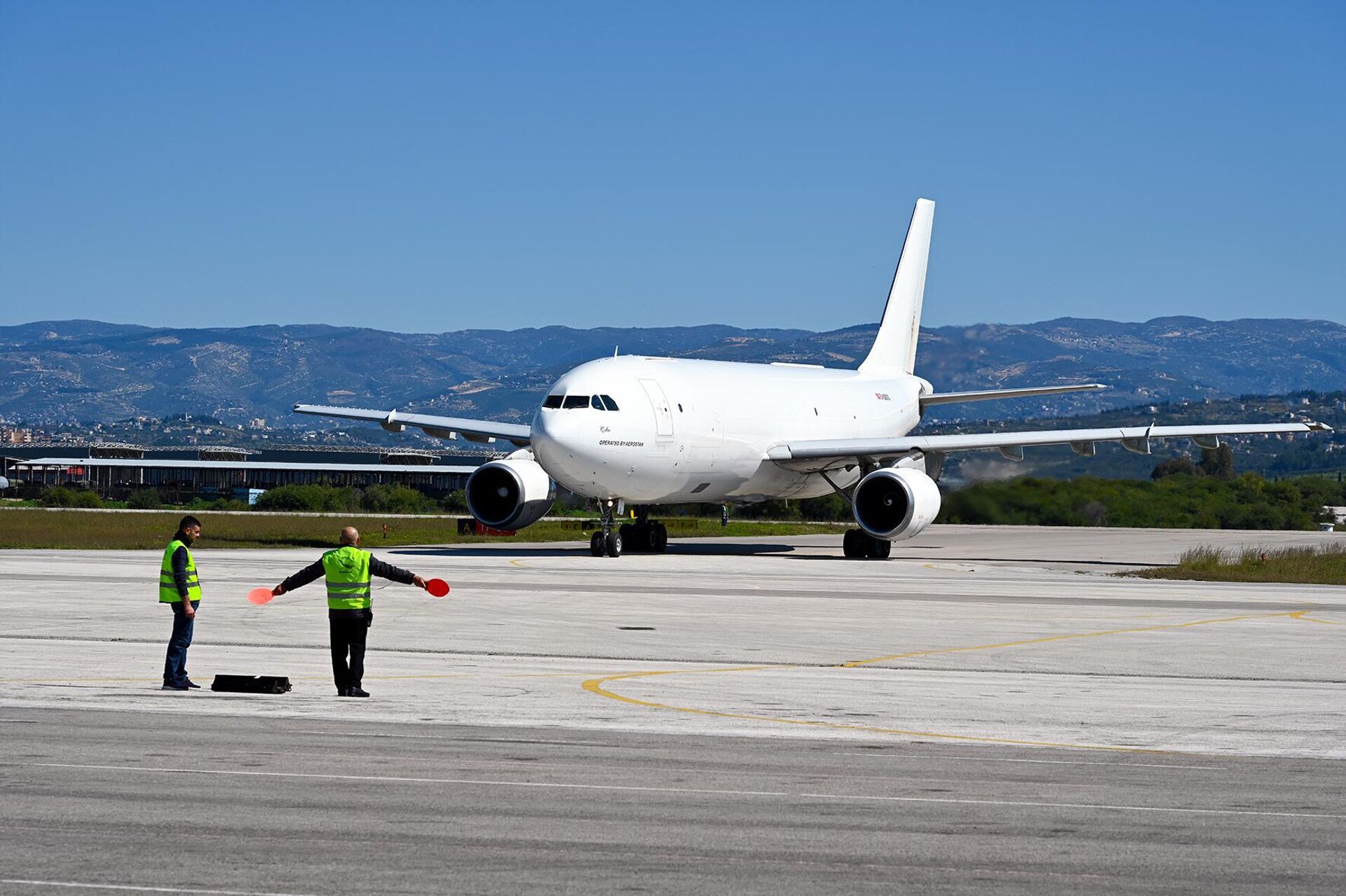 200 طن مساعدات طبية إماراتية تصل إلى سوريا بحرا وجوا