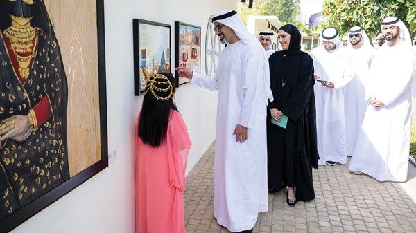 خالد بن محمد بن زايد يزور الدورة الثانية من المعرض الفني الطلابي "وطني إبداعي"