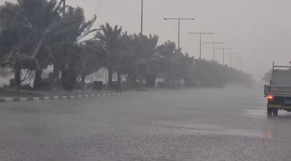 "الأرصاد" يتابع تطور الحالة الجوية وأمطار غزيرة غداً