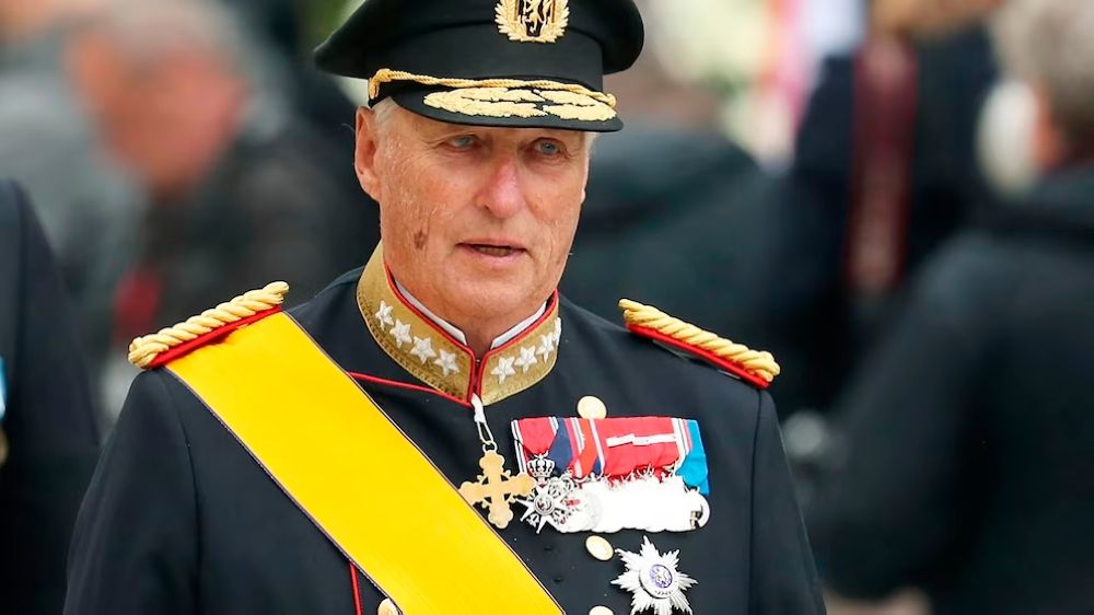 ولي العهد النرويجي: تحسن صحة الملك هارالد في المستشفى