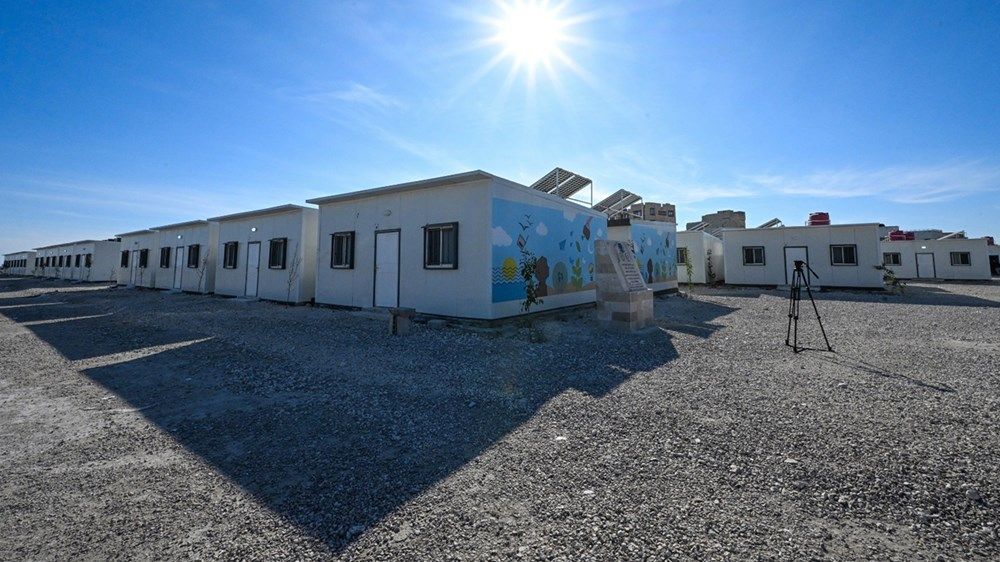 ضمن عملية الفارس الشهم 2.. الهلال الأحمر يفتتح 300 وحدة سكنية في اللاذقية