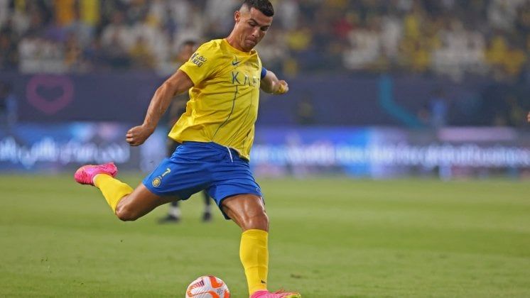 إيقاف رونالدو مباراة وتغريمه 8 آلاف دولار