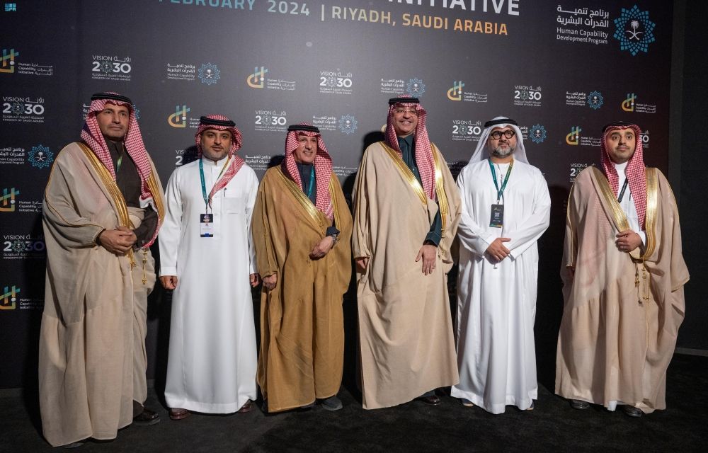 مساعد وزير الإعلام يزور أجنحة مؤتمر مبادرة القدرات البشرية