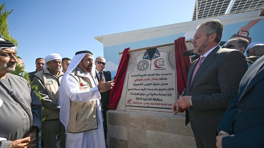 ضمن عملية الفارس الشهم 2.. الهلال الأحمر يفتتح 300 وحدة سكنية في اللاذقية