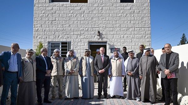 ضمن عملية الفارس الشهم 2.. الهلال الأحمر يفتتح 300 وحدة سكنية في اللاذقية