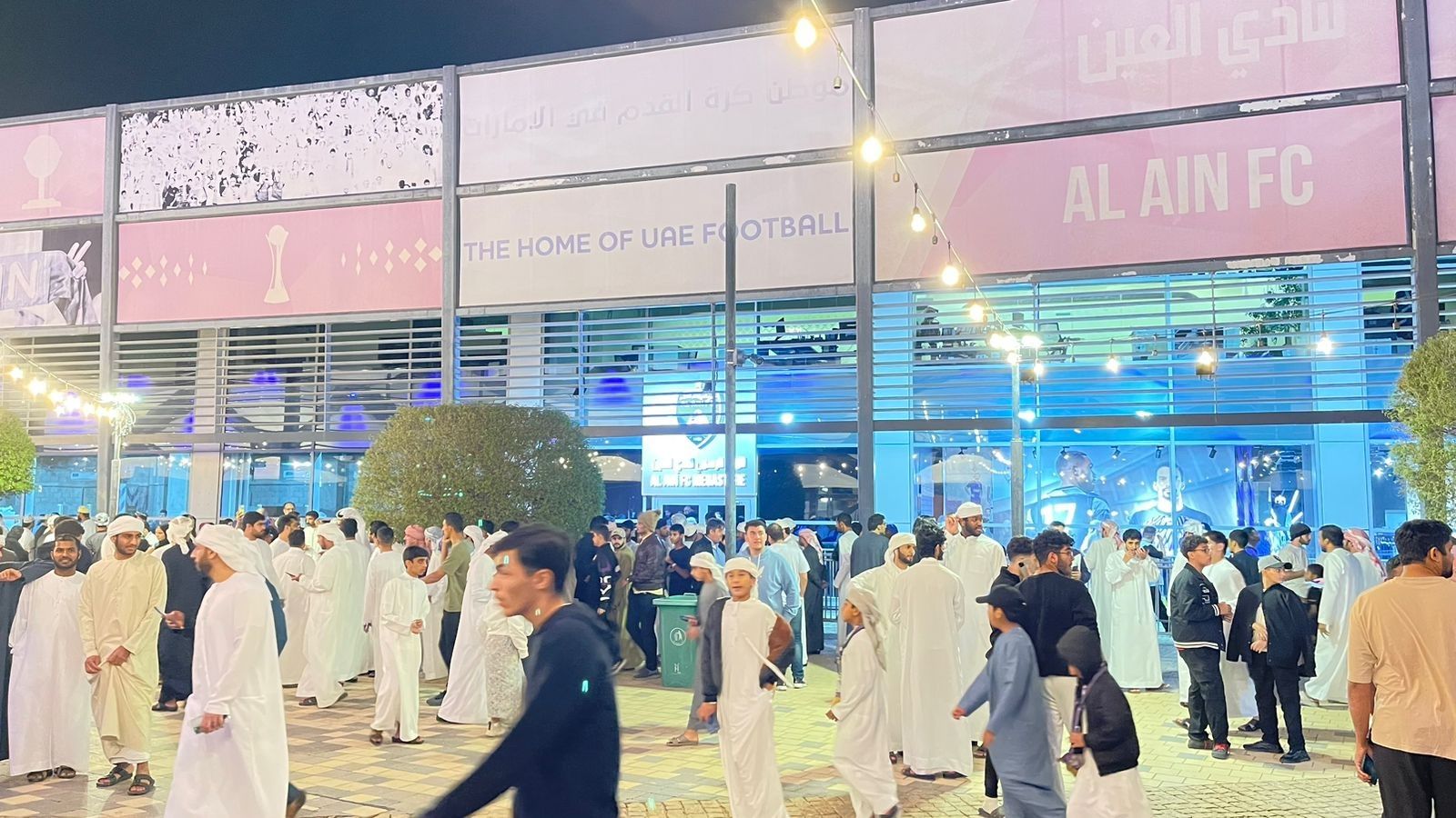 الامارات | بعد تكدس المئات أمام المتجر.. العين يطرح تذاكر مباراة النصر إلكترونياً