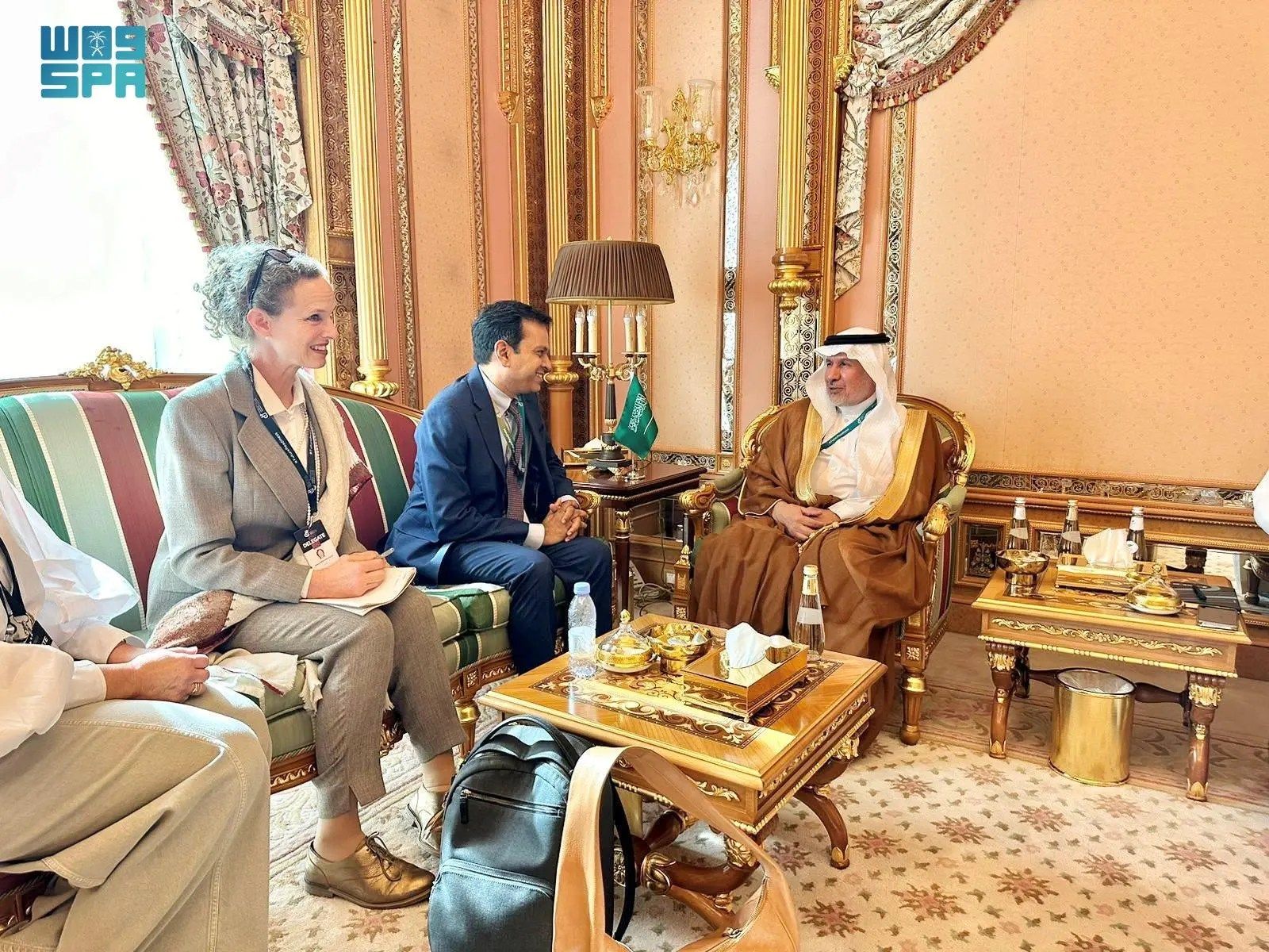 السعودية | المشرف العام على مركز الملك سلمان للإغاثة يلتقي المدير التنفيذي لمنظمة بناء الموارد عبر المجتمعات “براك” في بنغلاديش