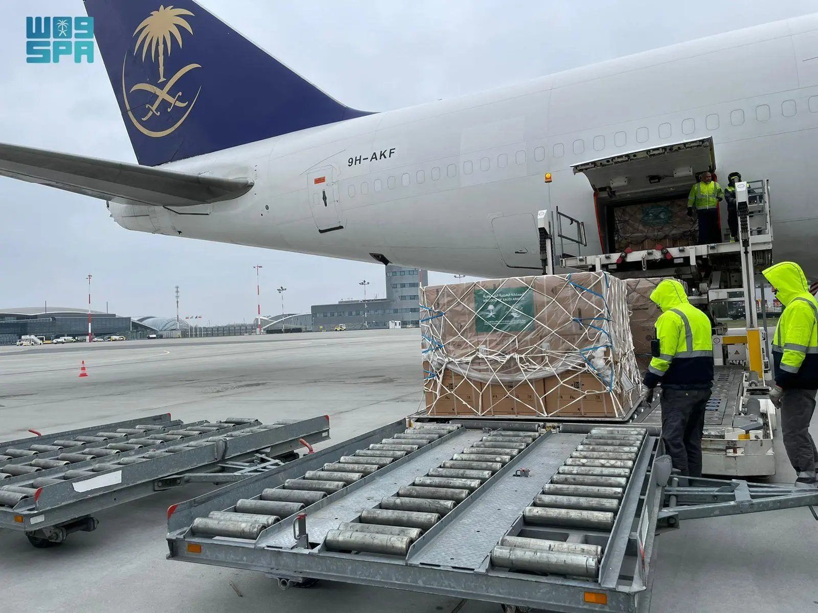 السعودية | وصول الطائرة الإغاثية السعودية الـ11 التي يسيرها مركز الملك سلمان للإغاثة تحمل مساعدات المملكة للشعب الأوكراني