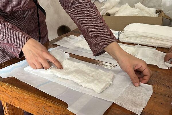 صنع حفاضات الأطفال من أقمشة جائحة كورونا داخل مصنع خياطة في رفح جنوب القطاع صنع حفاضات الأطفال من أقمشة جائحة كورونا داخل مصنع خياطة في رفح جنوب القطاع - الخليج 365 عربي