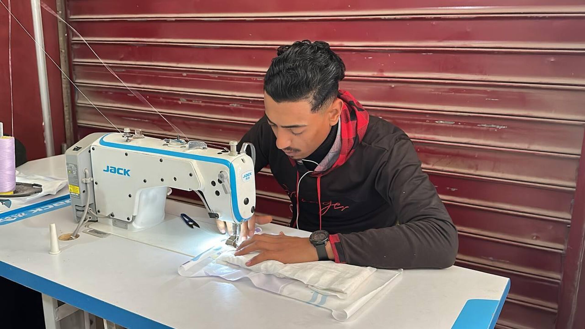 صنع حفاضات الأطفال من أقمشة جائحة كرونا داخل مصنع خياطة في رفح جنوب القطاع صنع حفاضات الأطفال من أقمشة جائحة كرونا داخل مصنع خياطة في رفح جنوب القطاع - الخليج 365 عربي, 1920, 01.03.2024