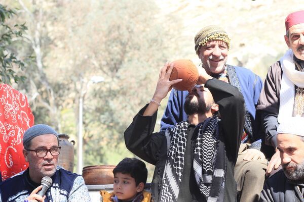 الدمشقيون يقيمون "التكريزة"... وداعا لـ "شعبان" وترحيبا بـ "رمضان"