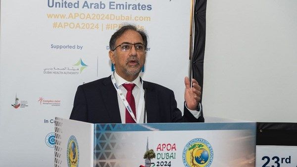 استخدام تقنيات الواقع الافتراضي في عمليات جراحة العظام بالإمارات