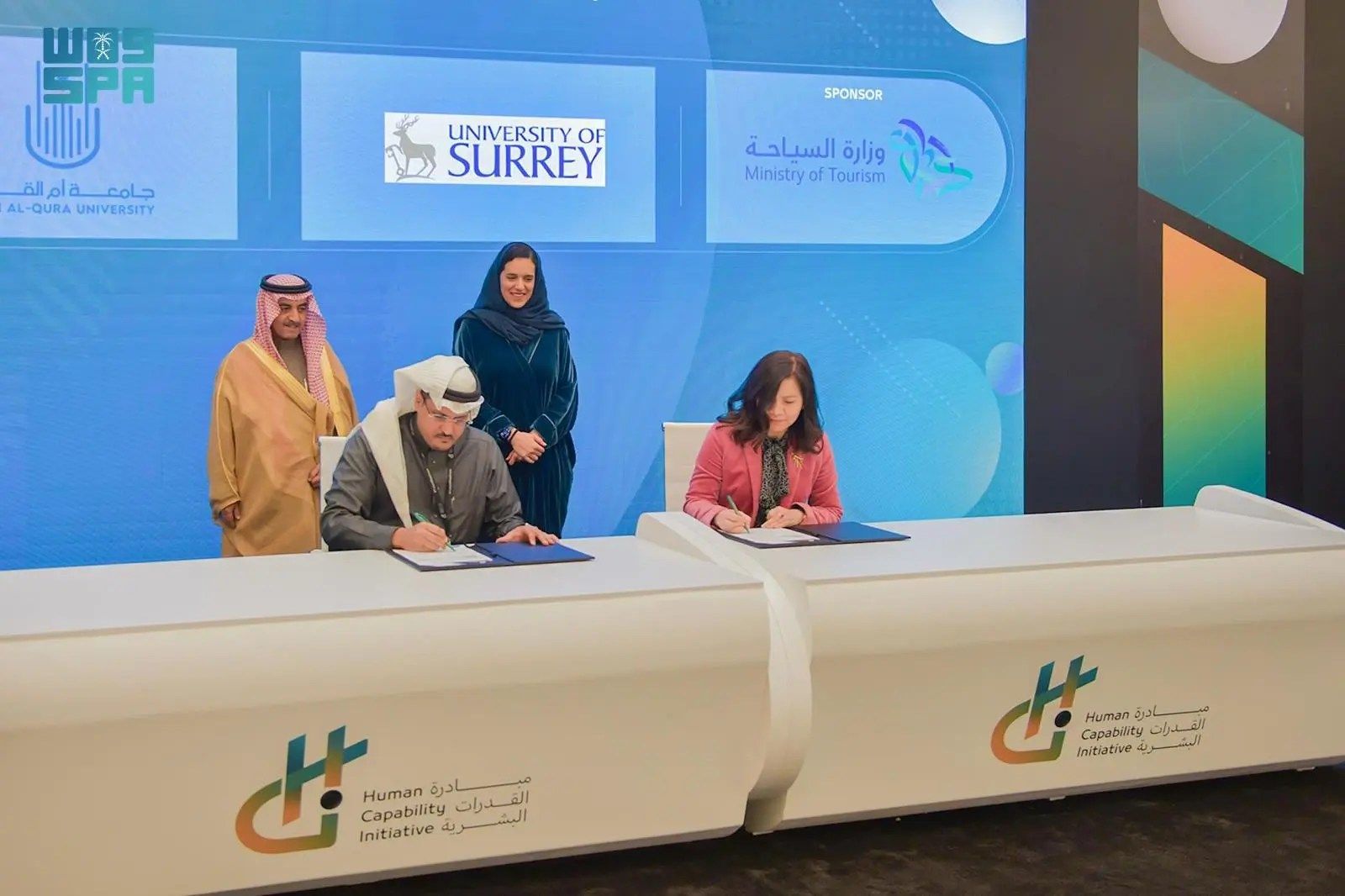 السعودية | “أم القرى” توقع اتفاقية تعاون دولية مع جامعة سري البريطانية