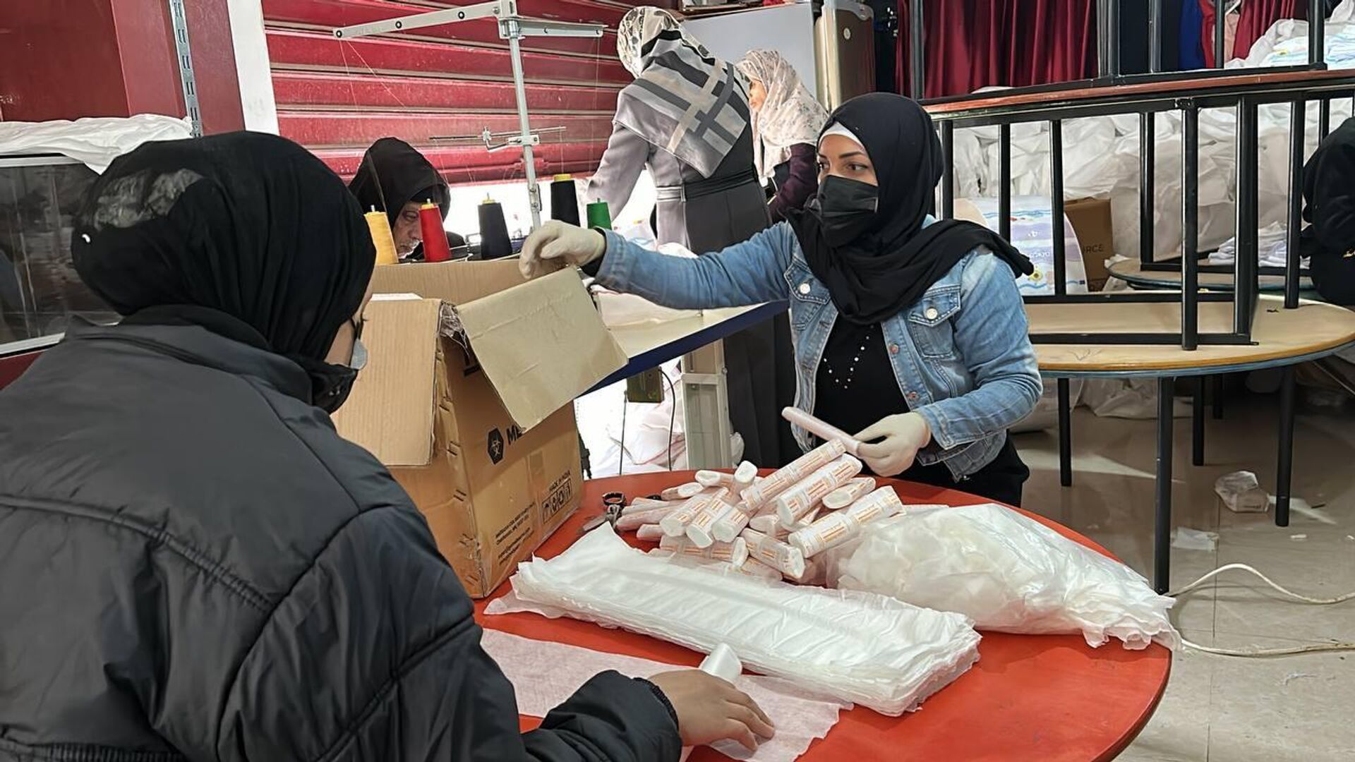 صنع حفاضات الأطفال من أقمشة جائحة كرونا داخل مصنع خياطة في رفح جنوب القطاع صنع حفاضات الأطفال من أقمشة جائحة كرونا داخل مصنع خياطة في رفح جنوب القطاع - الخليج 365 عربي, 1920, 01.03.2024