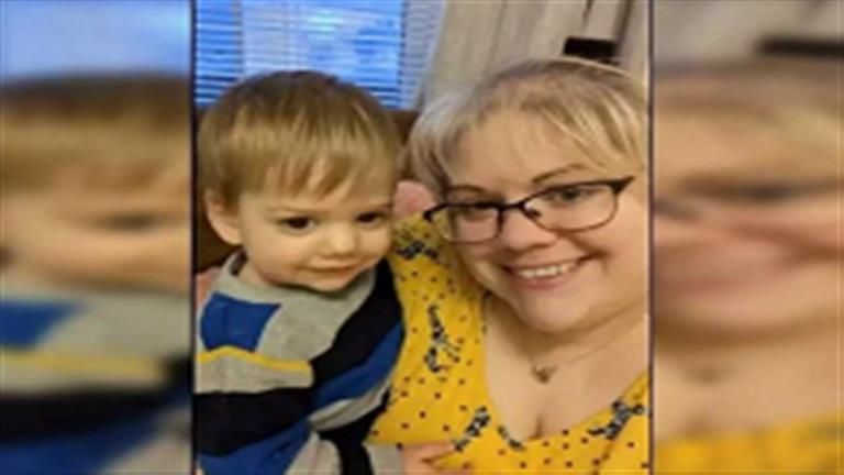 باستخدام فلاش الهاتف.. امرأة تكتشف إصابة طفلها بهذا النوع من السرطان