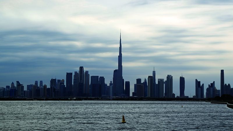 الامارات | أمطار مصحوبة ببرق ورعد حتى الثلاثاء.. وانخفاض جديد في «الحرارة» الأربعاء