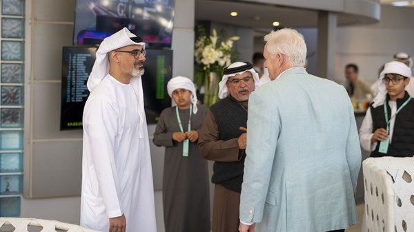 خالد بن محمد بن زايد يشهد السباق النهائي لجائزة البحرين الكبرى للفورمولا 1
