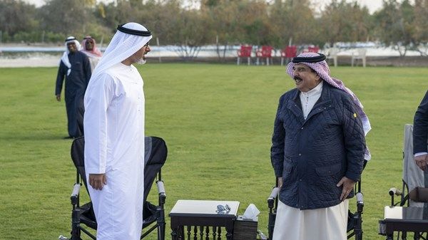 ملك البحرين يستقبل ولي عهد أبوظبي في المنامة