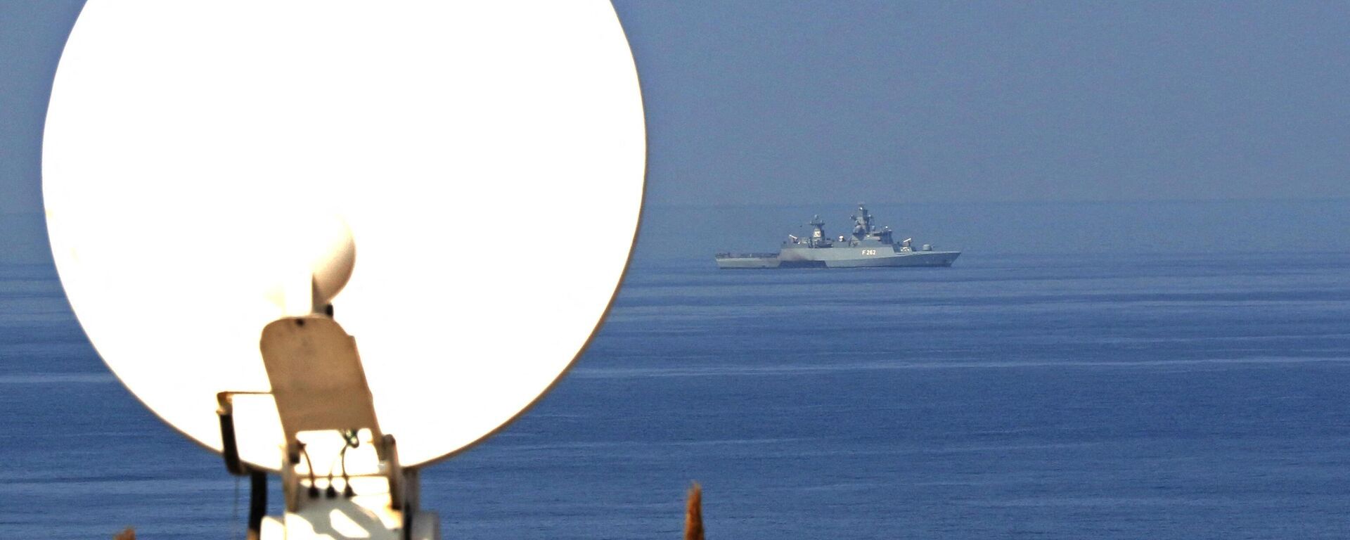 الحكومة اليمنية تعلن غرق السفينة البريطانية "روبيمار" في البحر الأحمر بعد قصفها من قبل "أنصار الله"