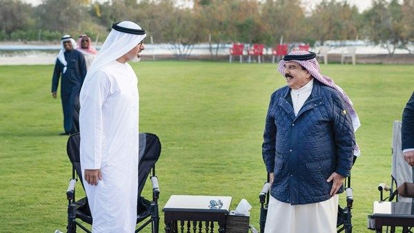 ملك البحرين: بقيادة محمد بن زايد الإمارات تواصل تحقيق الإنجازات