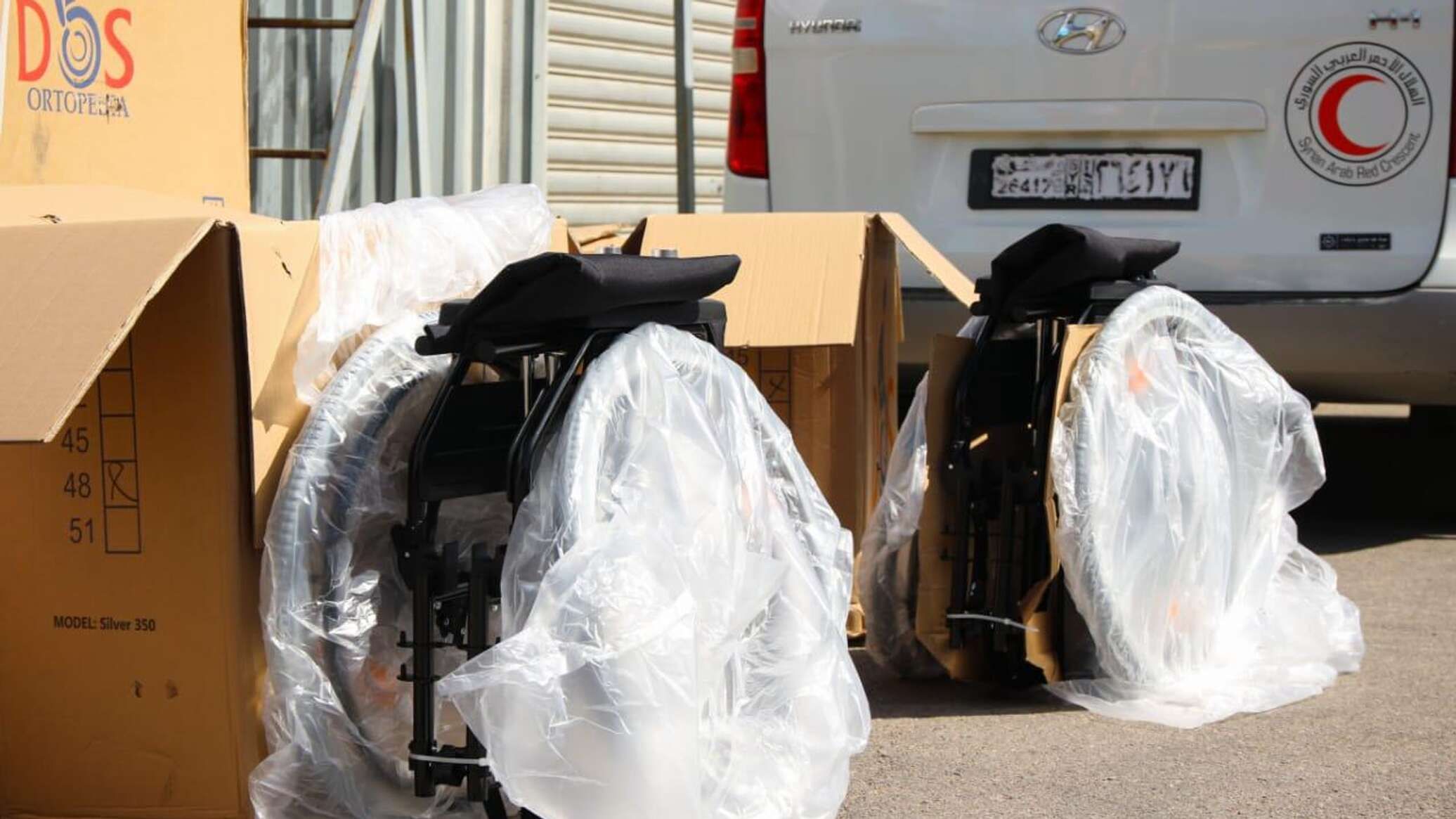 كراسي متحركة من كازاخستان إلى أطفال سوريا