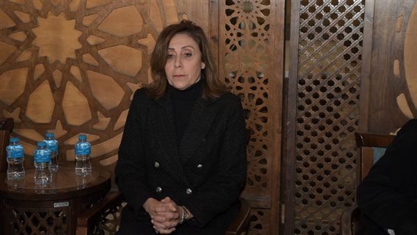 عزاء حلمي بكر|ملامح الحزن تسيطر على وزيرة الثقافة نيفين الكيلاني