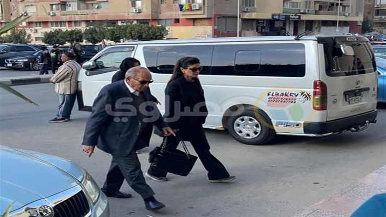 بالصور.. جمال مبارك يشارك في جنازة اللواء منير ثابت