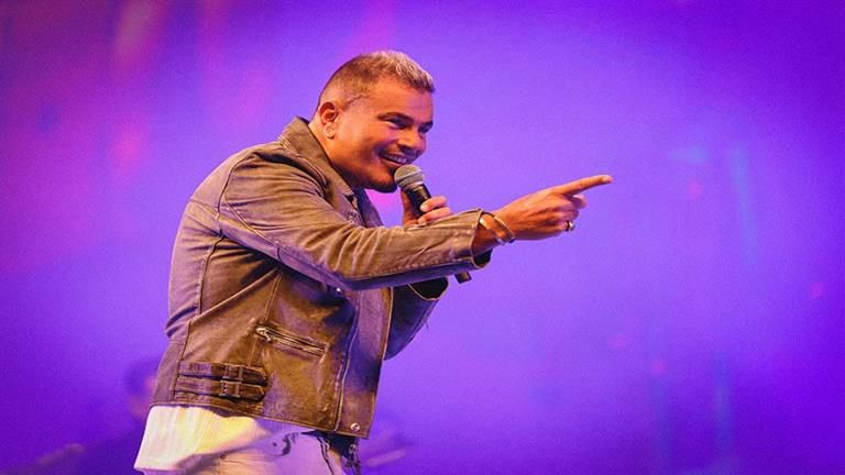 كنزي دياب وزينة عاشور برفقة عمرو دياب في حفل أبو ظبي