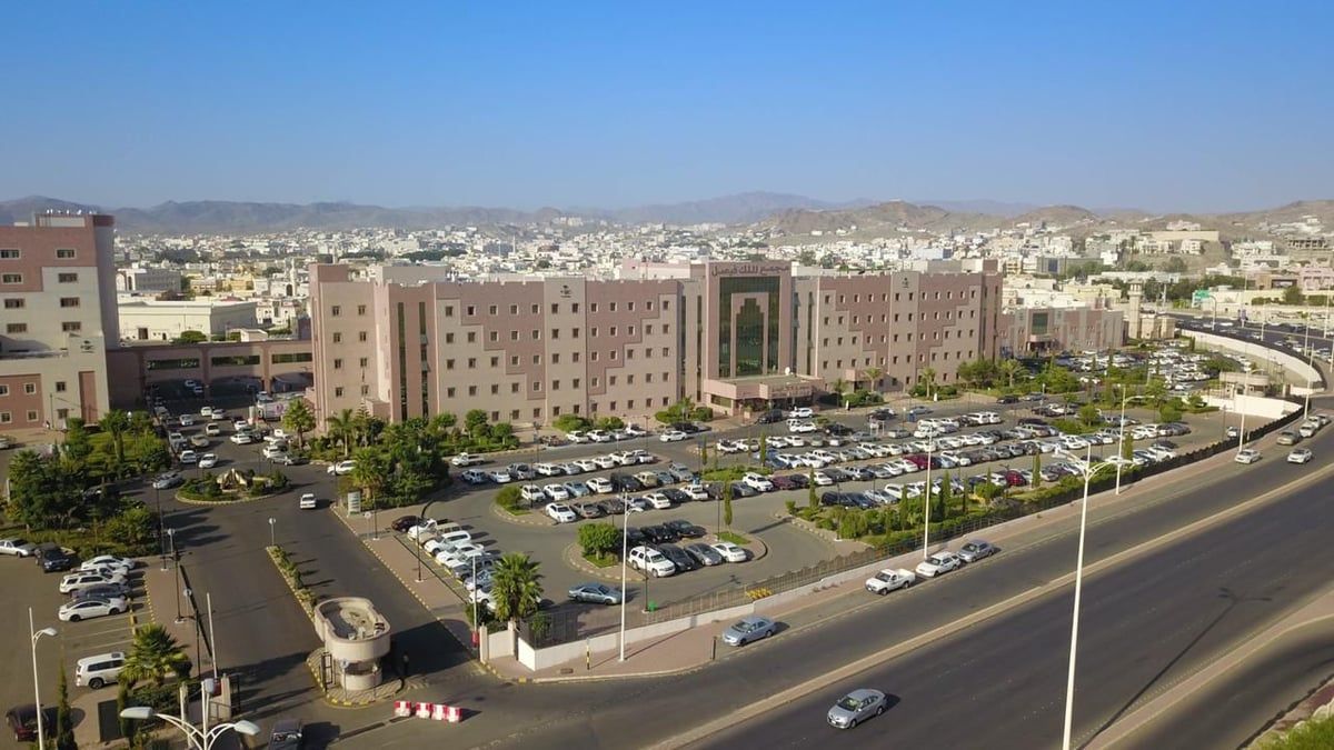 جراحة الساعتين تنجح في إصلاح تشوه خلقي في المجرى الهوائي لمولودة بمجمع فيصل الطبي