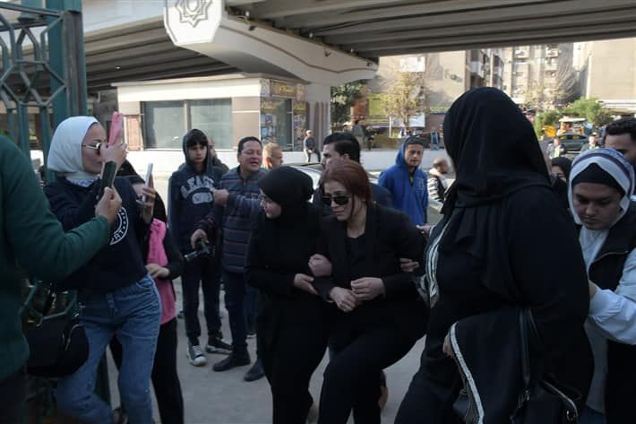 جنازة حلمي بكر.. مصطفى كامل ونادية مصطفى أبرز الحضور