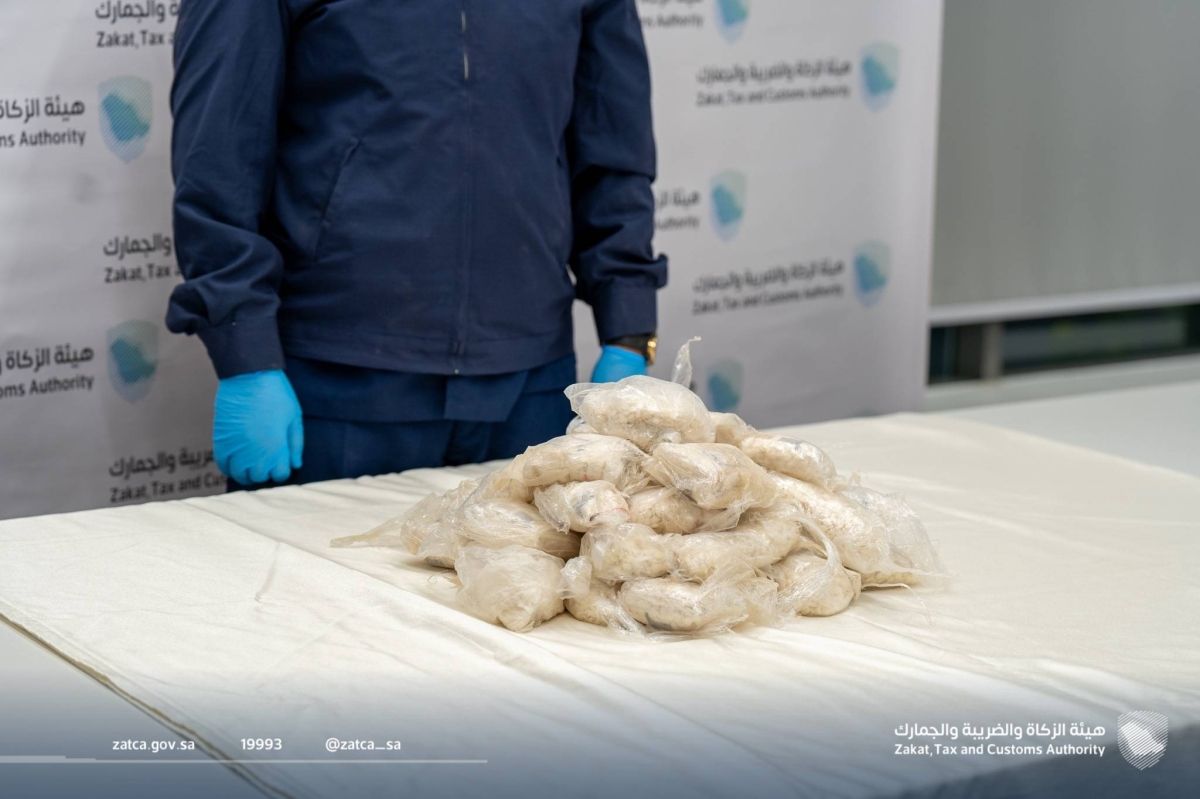 إحباط تهريب 63 ألف حبة كبتاجون داخل مركبتين