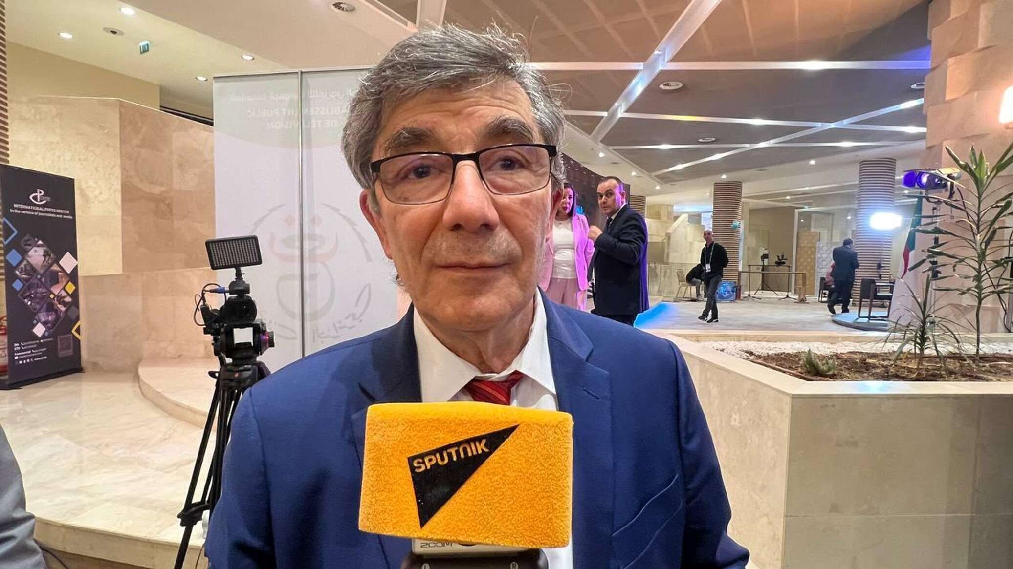 خبير جزائري: العقوبات التي فرضها الغرب على روسيا غير أخلاقية وليست مجدية