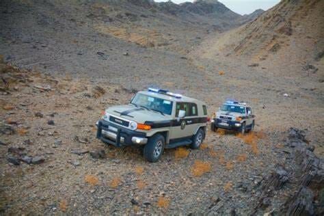 عسير.. القبض على مواطن لنقله 20 مخالفاً لنظام أمن الحدود