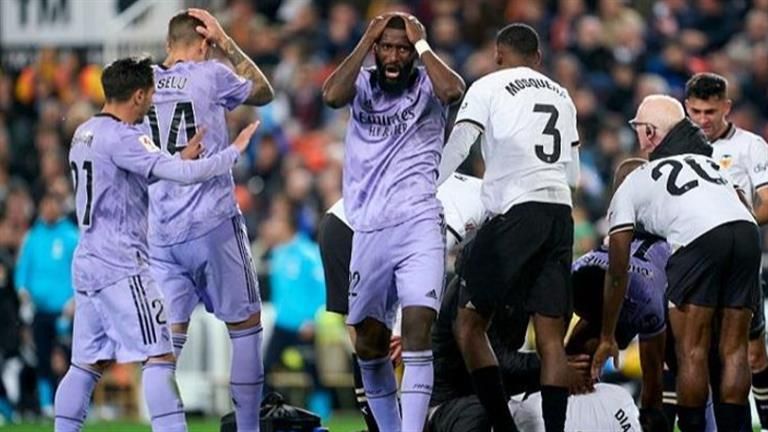 الكشف عن تفاصيل الإصابة المروعة التي تعرض لها لاعب فالنسيا أمام ريال مدريد