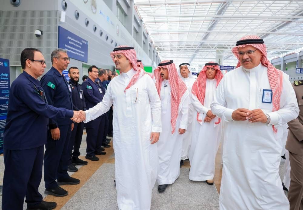 نائب أمير مكة يتفقد سير الأعمال في مطار الملك عبدالعزيز الدولي