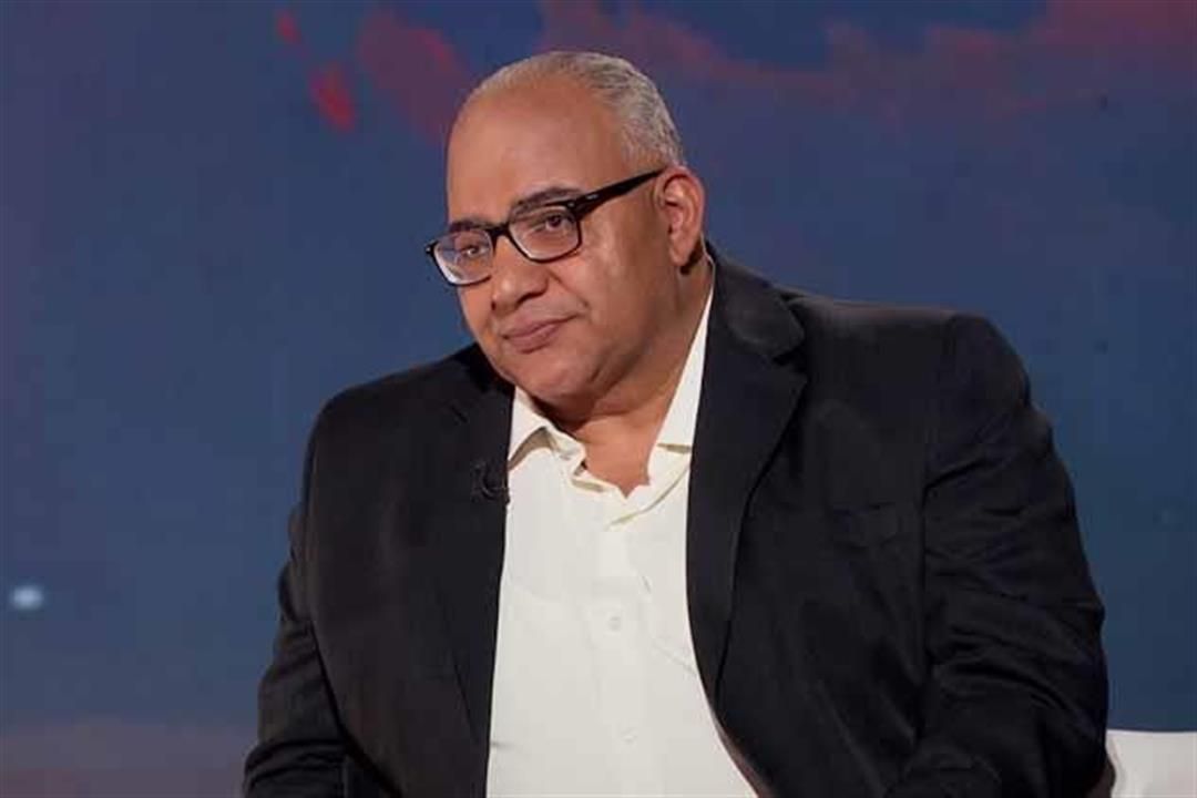 "مبقدرش أقف على رجلي".. ما المرض الذي يعاني منه الفنان بيومي فؤاد؟