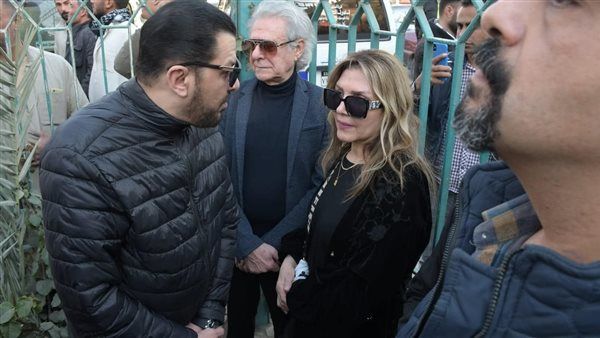 جنازة حلمي بكر.. مصطفى كامل ونادية مصطفى أبرز الحضور