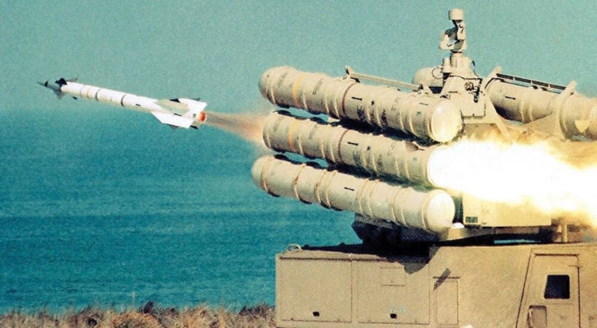 صاروخ حوثي وراء غرق السفينة البريطانية