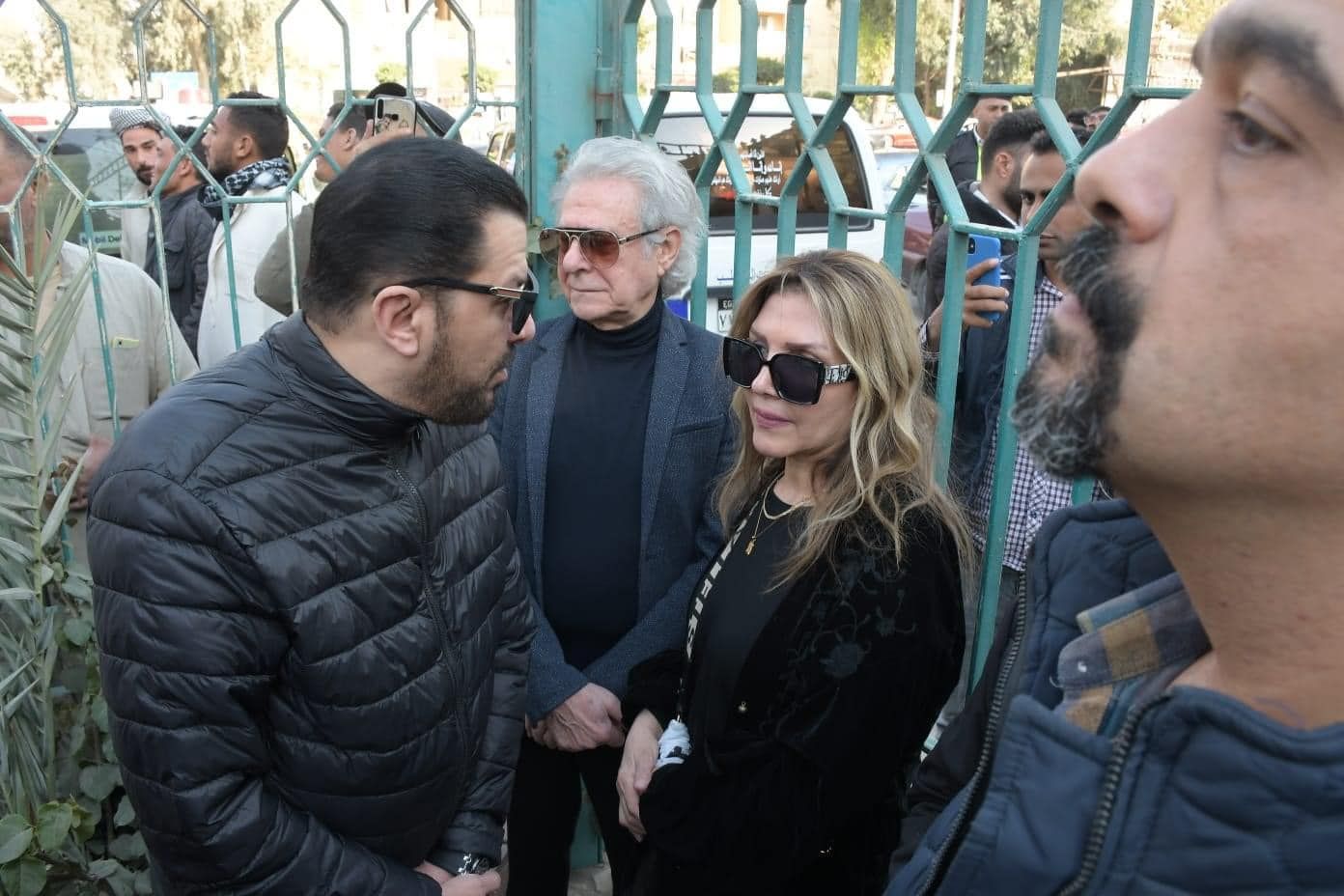 انهيار أرملة الموسيقار حلمي بكر في جنازته