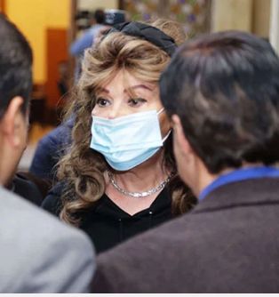 عزاء حلمي بكر|ملامح الحزن تسيطر على وزيرة الثقافة نيفين الكيلاني