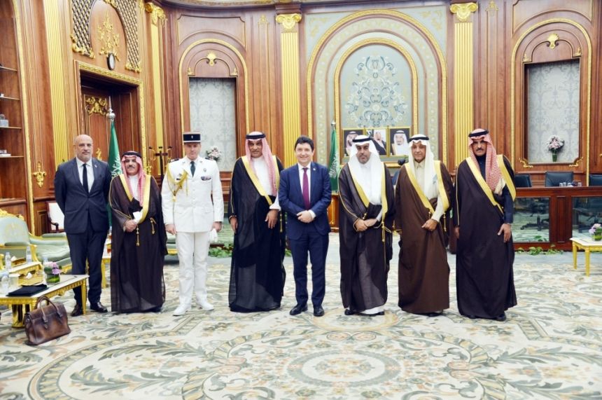 نائب رئيس مجلس الشورى يلتقي رئيس مجموعة الصداقة في مجلس الشيوخ الفرنسي