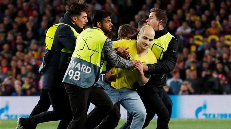 الامارات | 5 ممنوعات على الجماهير في قمة العين والنصر .. هذه عقوبة اقتحام أرضية الملعب