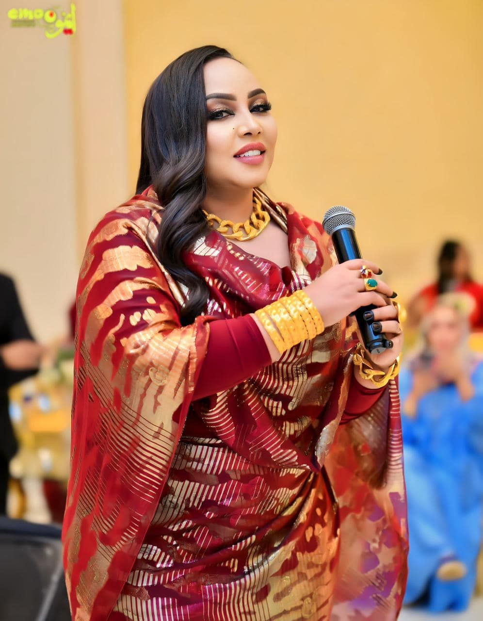 شاهد بالفيديو.. الفنانة هدى عربي تعود لإشعال مواقع التواصل بوصلة رقص مثيرة على إيقاع “الدلوكة” وتنادي على الفنان شكر الله لمنحه “شبال”
