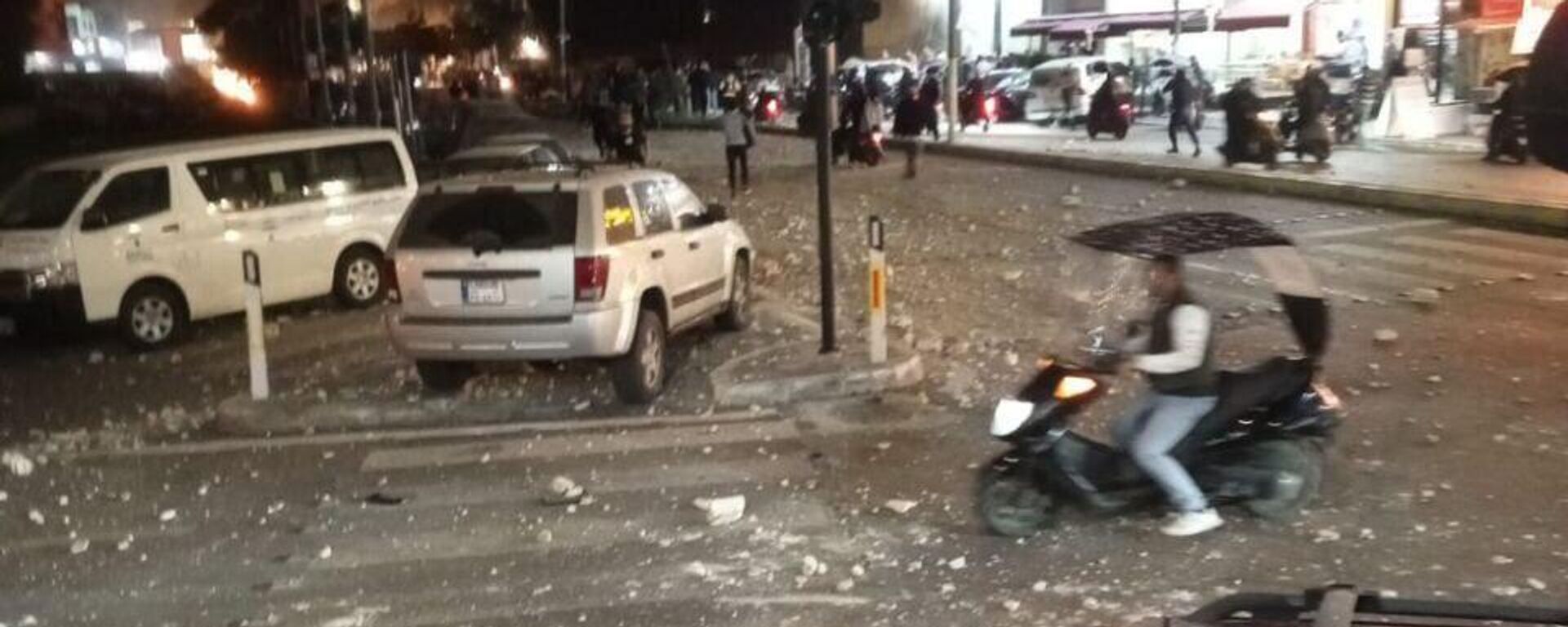 صحيفة: "حزب الله" يفشل مهمة عسكرية ويعتقل عناصر مسلحة هولندية في بيروت