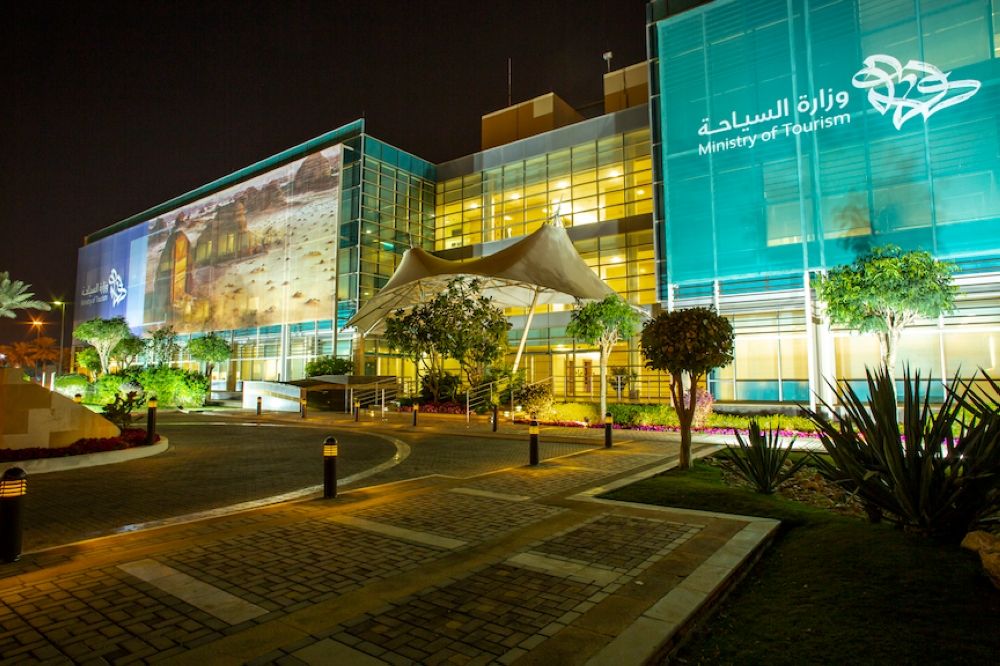 100 مليون سائح.. وزارة السياحة تحتفي بتحقيق مستهدف  الرؤية 2030
