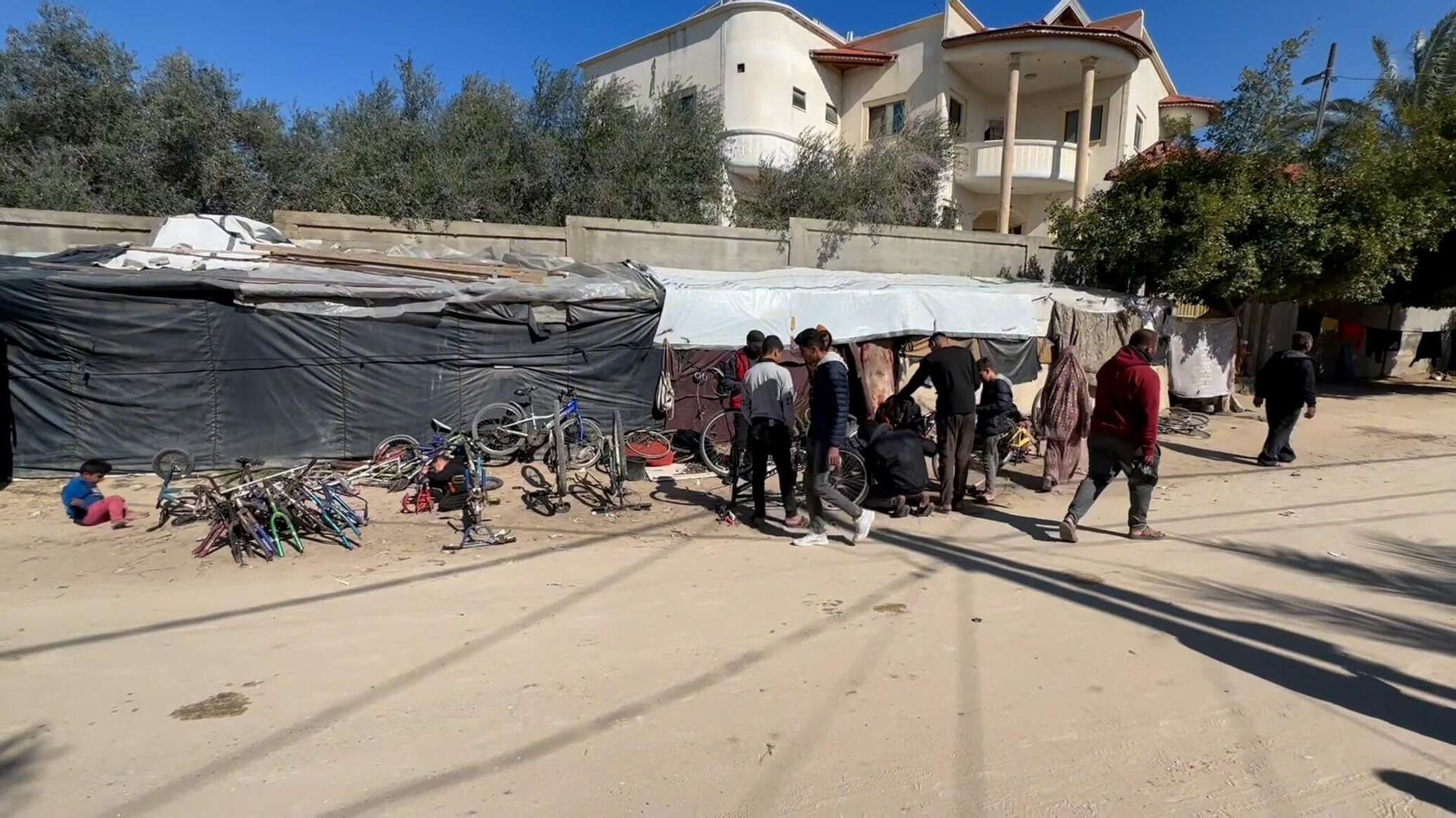 الجيش الأردني يعلن تنفيذ أكبر إنزال جوي لمساعدات شمالي غزة بمشاركة مصر وأمريكا وفرنسا