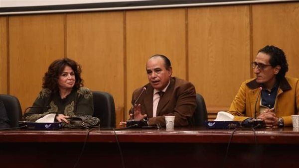 "النقد الفني" يناقش مستقبل المسرح والدراما في عالم متغير