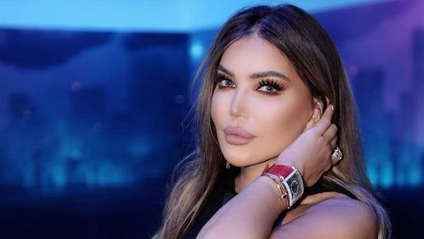 بعد احتراق منزلها في لندن.. مي حريري تستنجد بـ تركي آل الشيخ