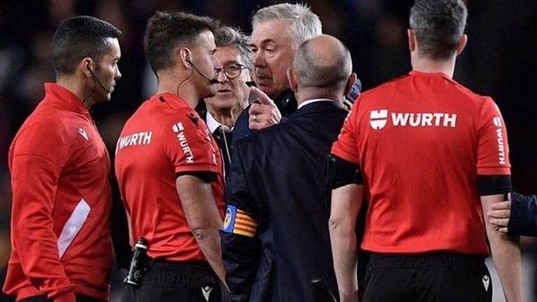 إيقاف حكم مباراة ريال مدريد وفالنسيا بعد قراراته التحكيمية المثيرة للجدل
