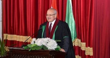 رئيس جامعة القاهرة يشهد حفل تخرج دفعة 2023 بكلية الاقتصاد والعلوم السياسية